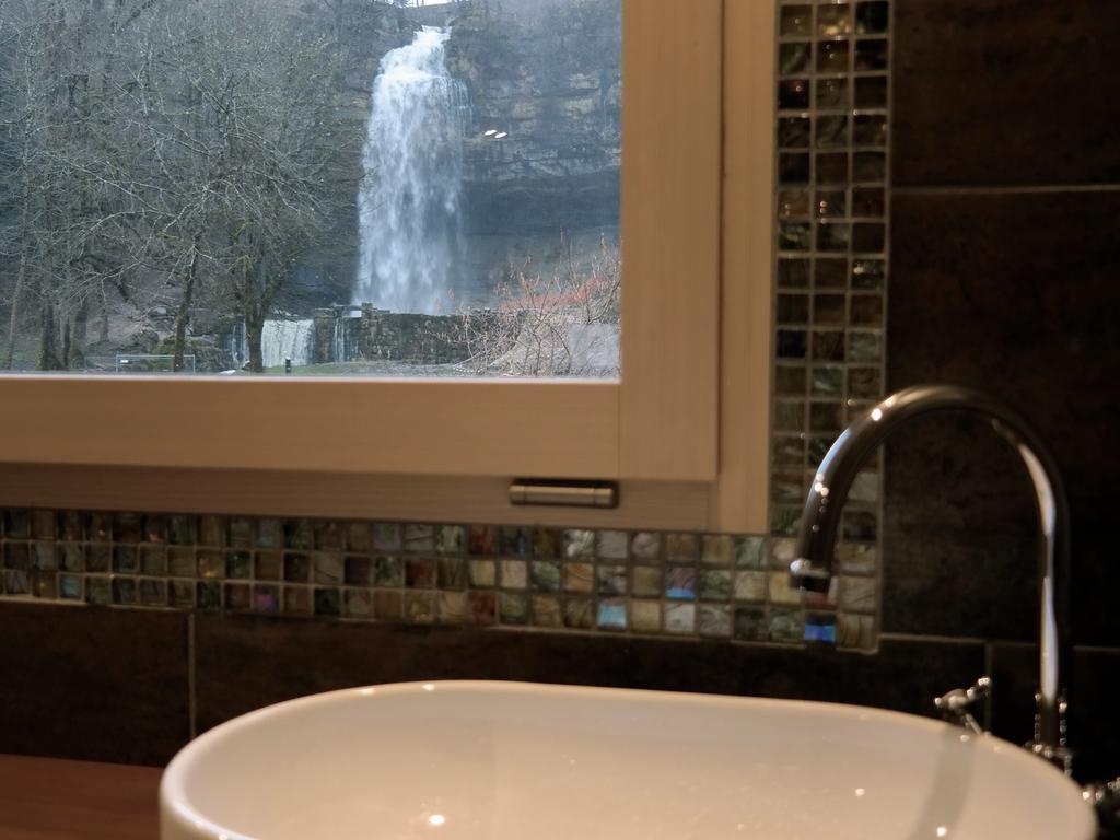 Au Moulin Des Fees - Maison D'Hotes Cascades Du Herisson Bonlieu Bilik gambar